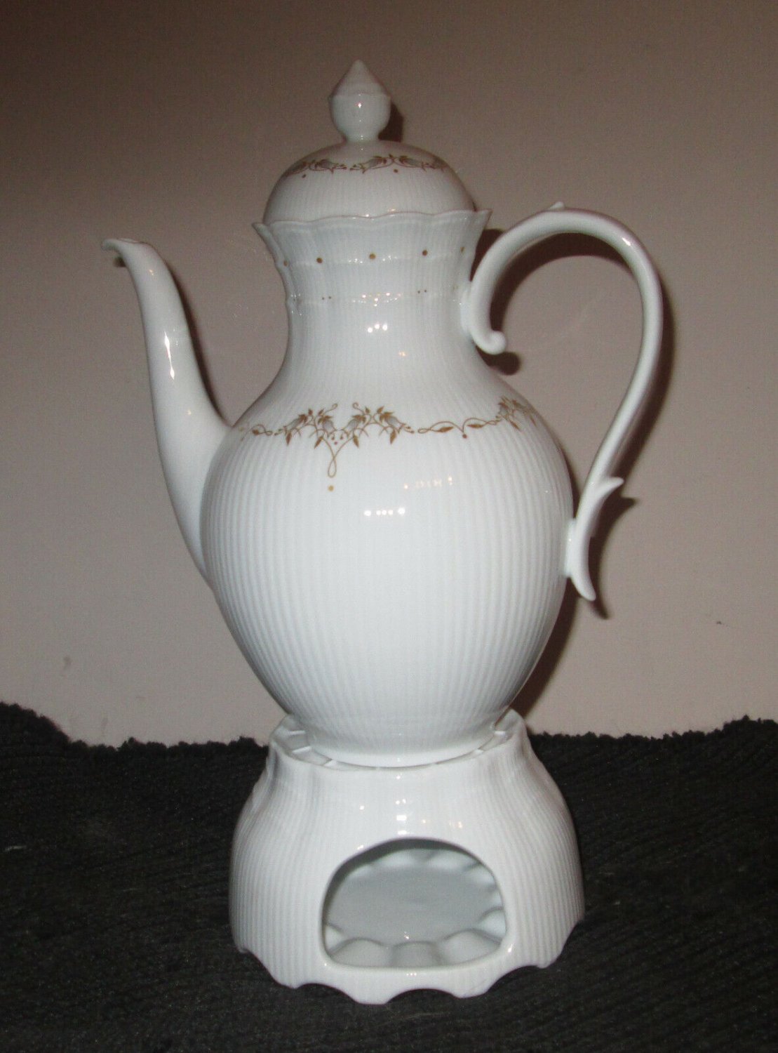 AK. Kaiser Porcelain Teapot / Coffee Pot, With Lid, Warmer Base  Gold Trim 40 oz