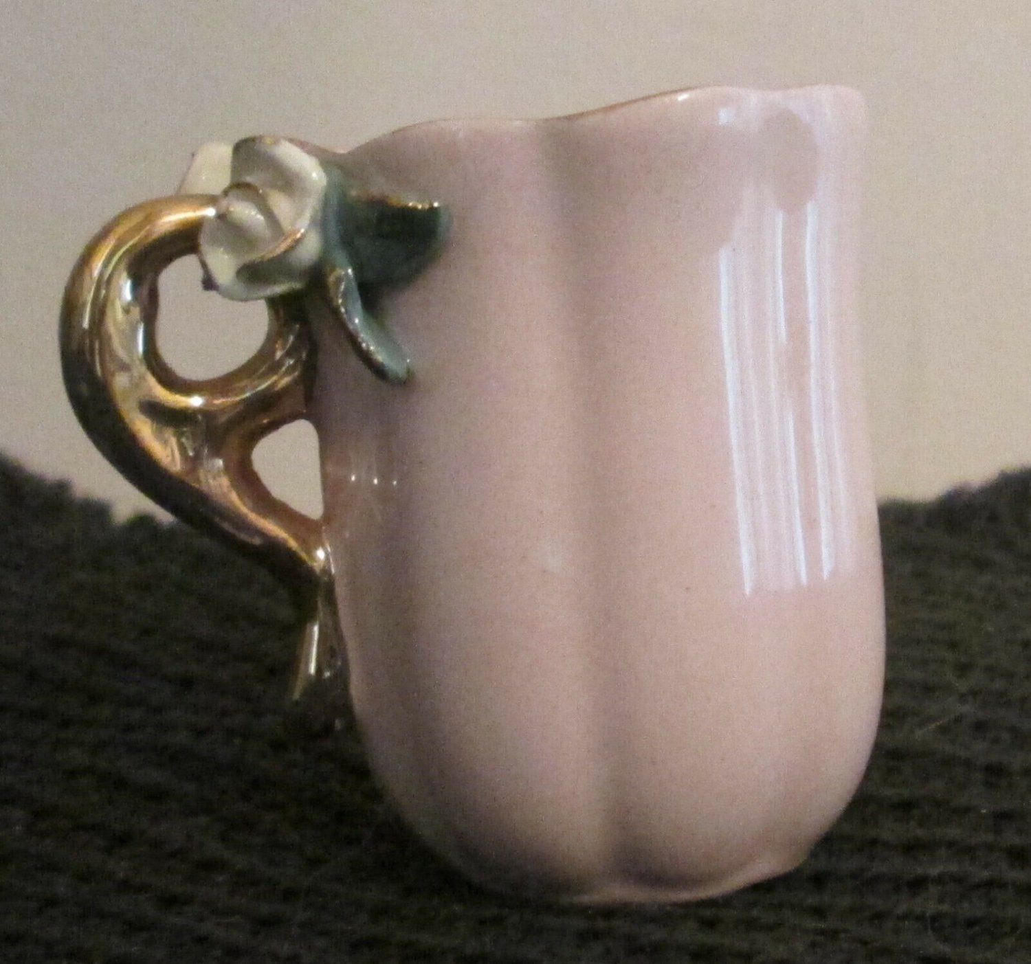 INDIVIDUAL CREAMER, SCALLOPED SIDES GOLD TRIM