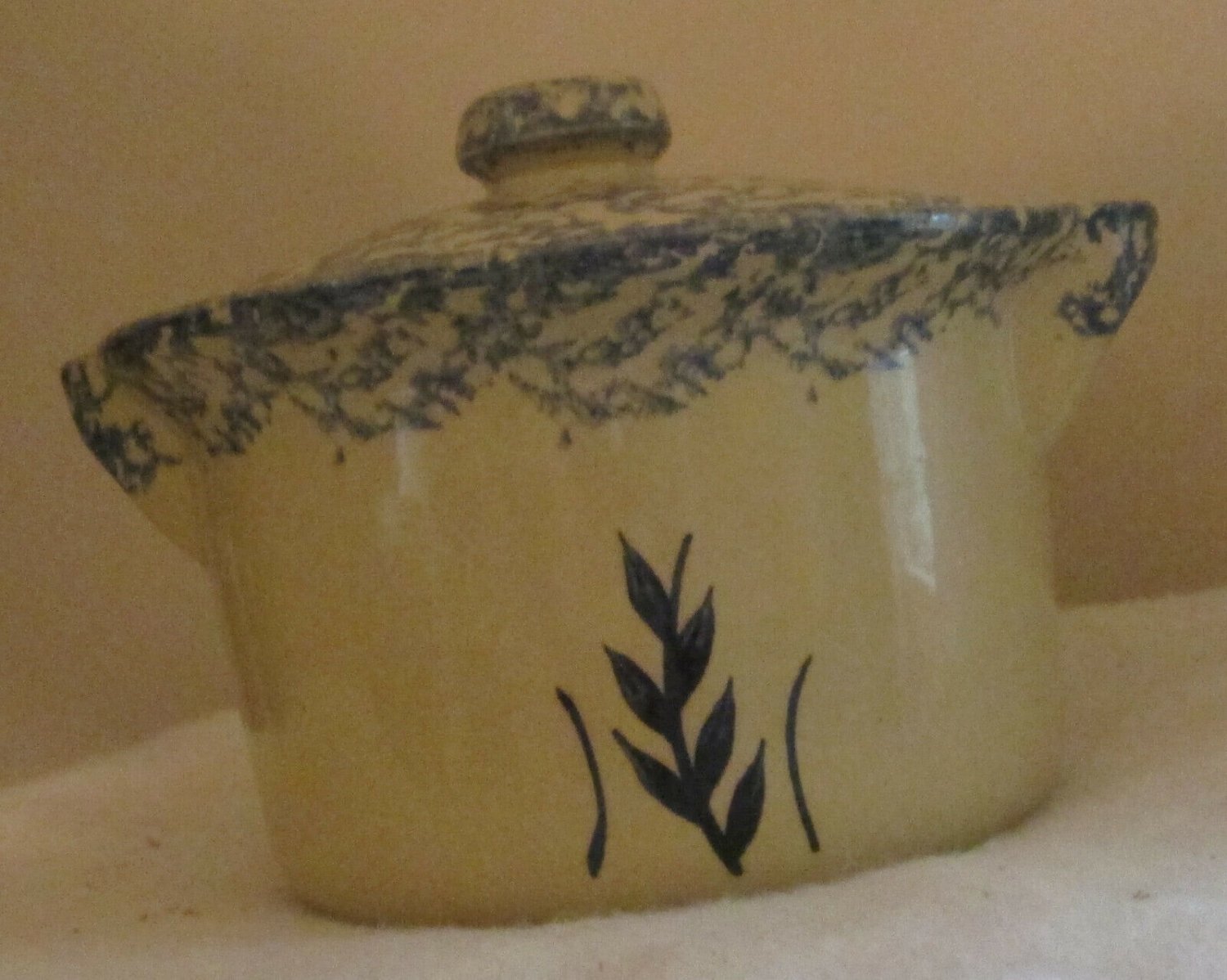 RRP Roseville Pottery Stoneware 1.5 Quart Baking Dish Blue Sponge Ware & Wheat