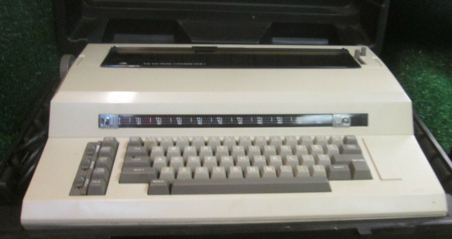 SEARS ELECTRONIC COMMUNICATOR 1 TYPEWRITER WITH CASE MODEL  #161.53010