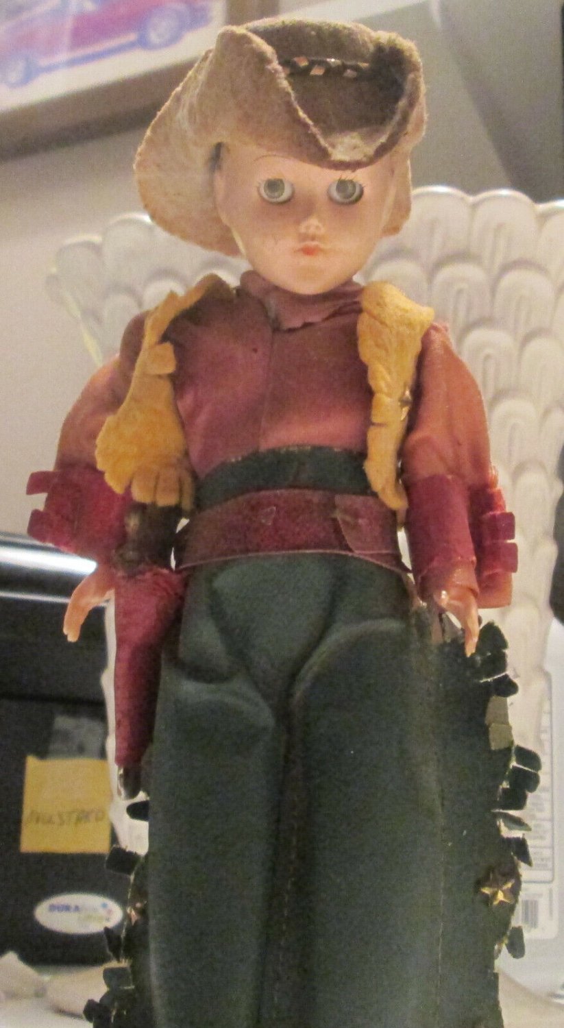 OLE WESTERN BOBBLE HEAD COWBOY DOLL WITH MOVEABLE PARTS AND PISTOL!! 7" TALL