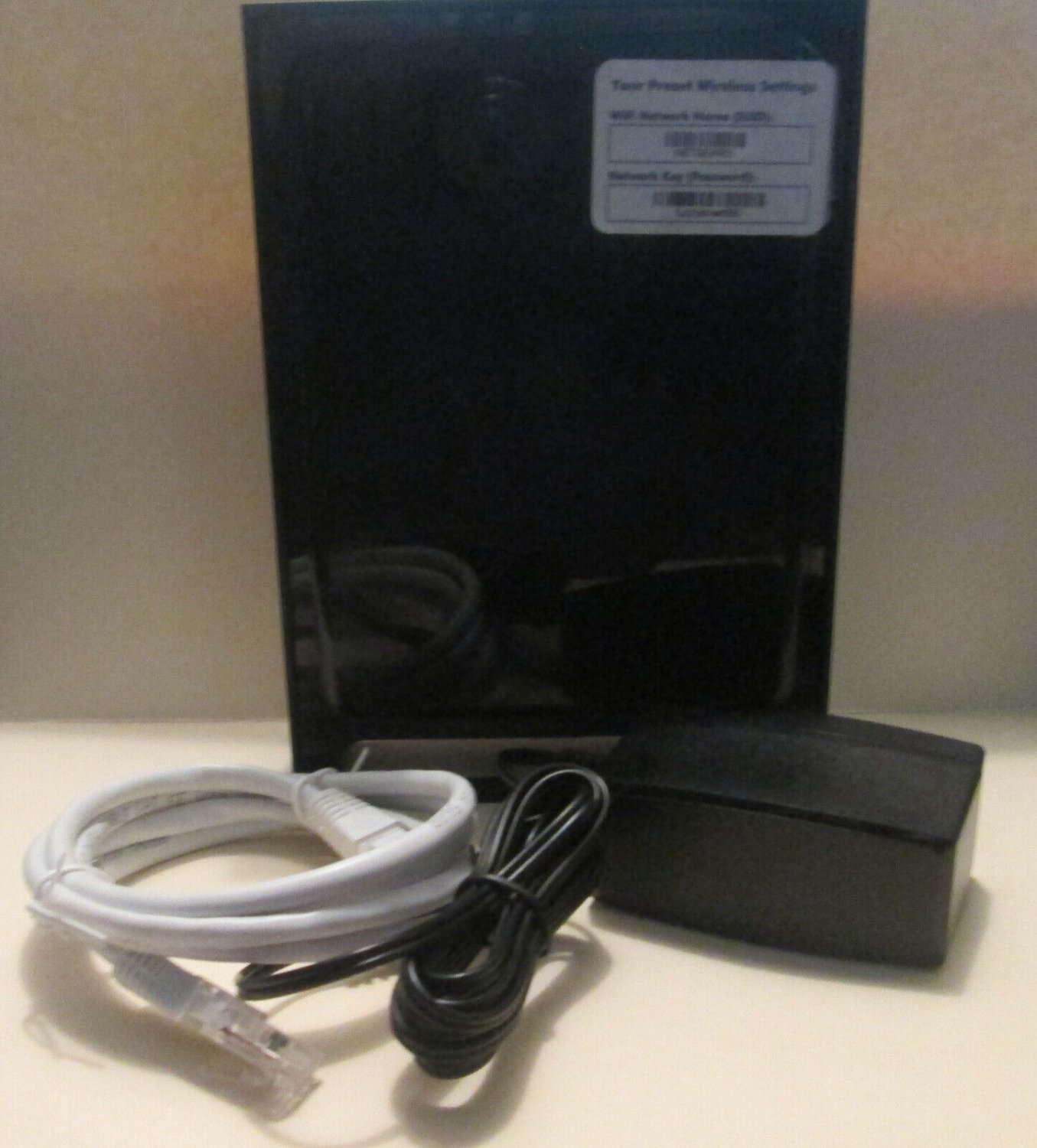 Netgear N300 wireless router WRN2000 - v4&Acirc;&nbsp; with cables