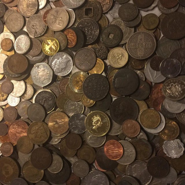 Some Silver&Acirc;&nbsp;1x POUND LB Foreign Coins World Estate Sale Coin Lot 100 US Coins