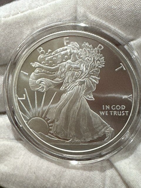 2 oz Walking Liberty Fine .999 Silver Round in Capsule 1 US Coin