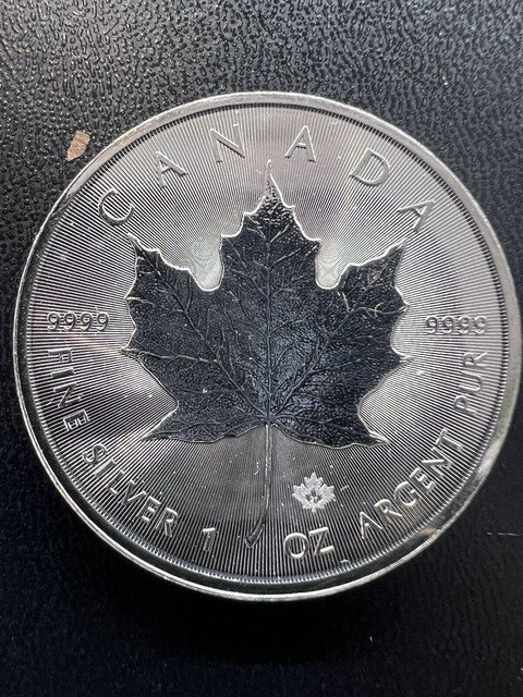 Random year CANADA Maple Leaf 1oz FINE SILVER .9999 in a flip 1 US Coin