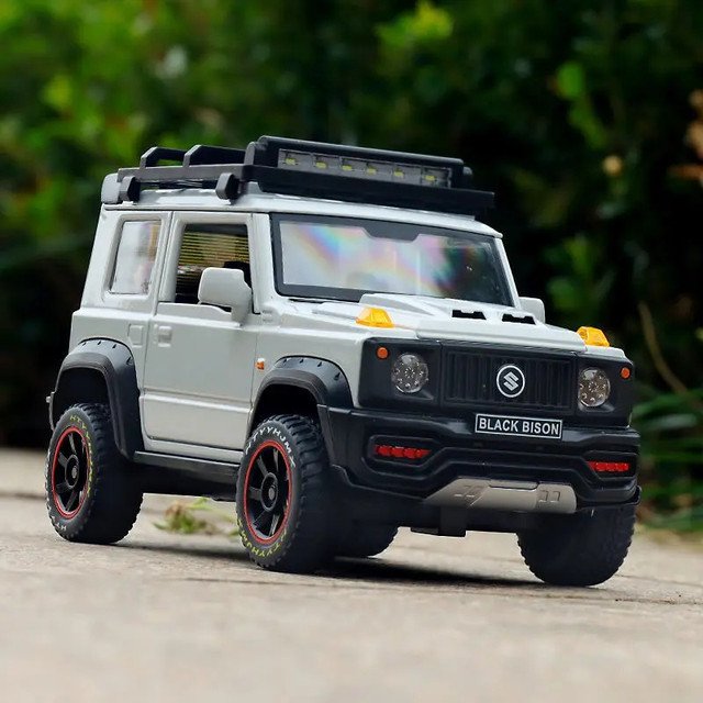 1:18 SUZUKI black bison SUV white Toy Alloy Car Model Wheel Steering Sound and light
