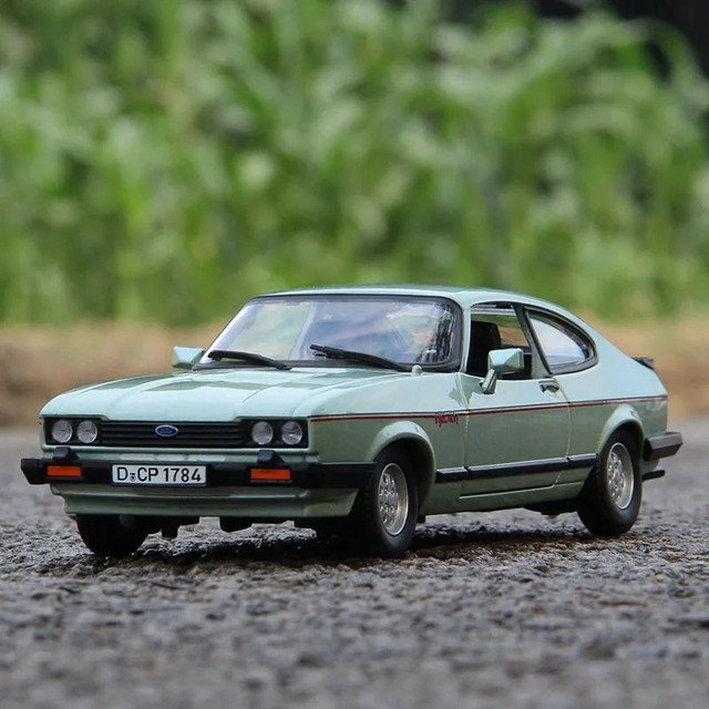 Simulation Toy 1:24 1982 Ford Capri Alloy Classic Car Model Diecasts Metal Vehicles