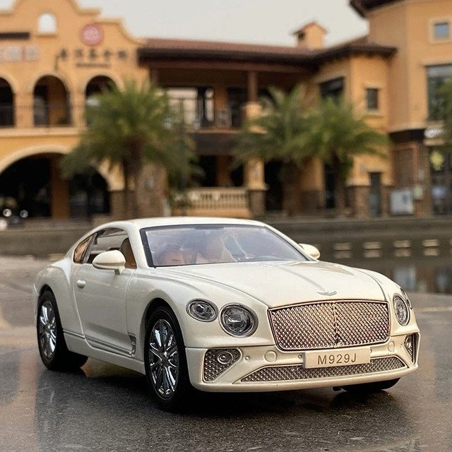 Large Size 1:24 Continental GT white2 Car Model Diecast Simulation Metal Luxy Sound Light Toy