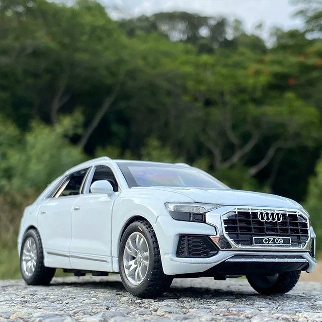 1:32 AUDI Q8 SUV white Car Toy Alloy Diecasts Vehicles Model Miniature