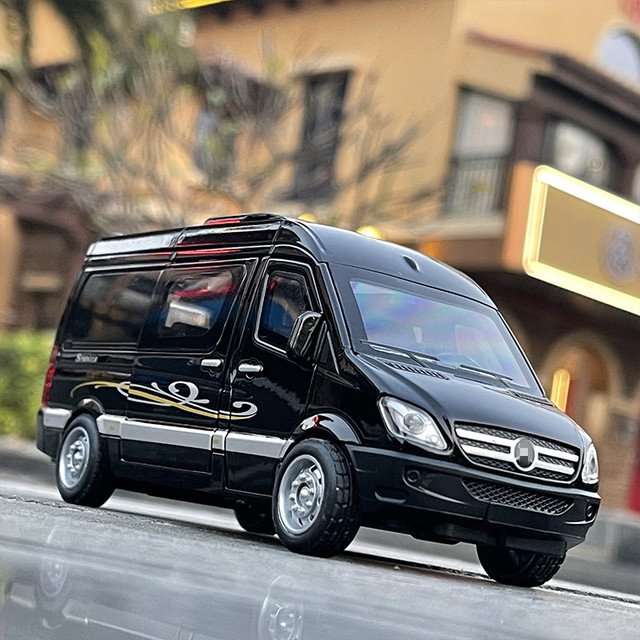 New 1:32 Sprinter MPV Alloy black Car Model Bus Diecasts Toy Sound and Light