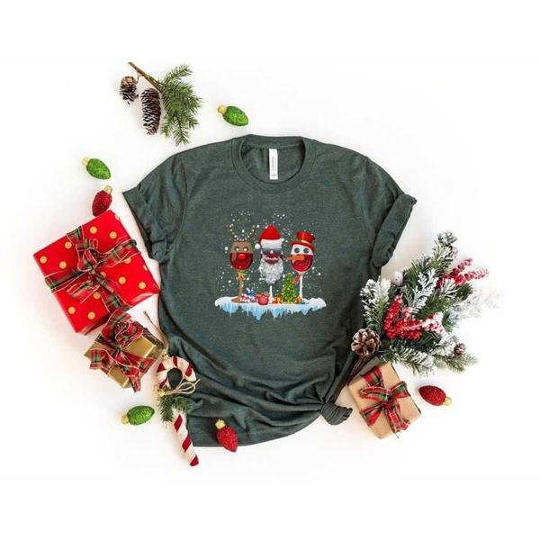Christmas Wine Glasses Shirts, Three Glass of Red Wine Santa Hat Christmas For Men Women T-Shirt
