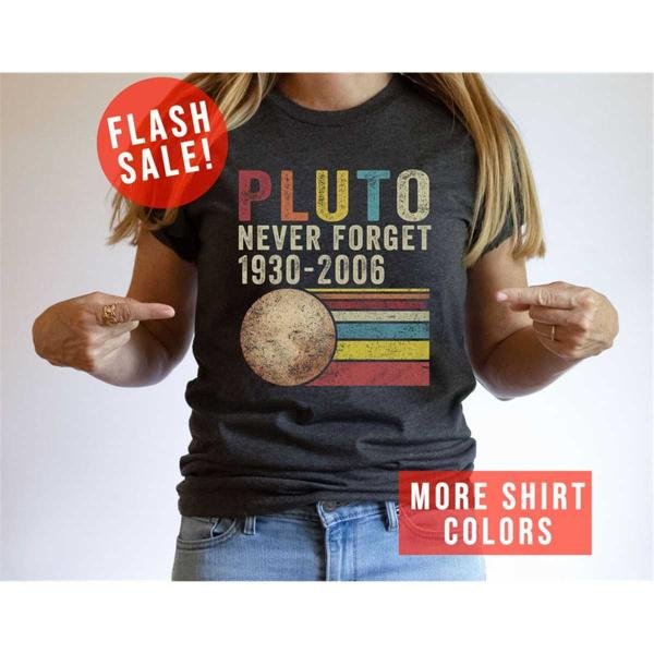 Trendy Science Hoodie, Pluto Never Forget 1936-2006 Planet Sweatshirt, Aesthetic Universe Shirt, Ret