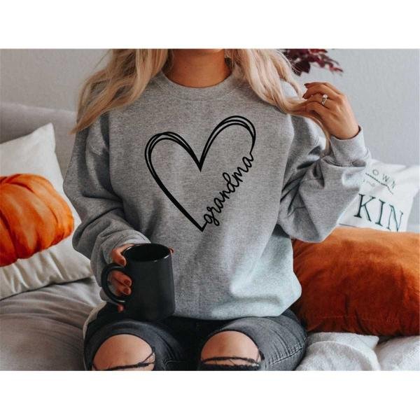 Grandma Heart Sweatshirt, Personalized Grandma Sweatshirt ,Custom Grandma Gift, Funny Grandma Sweat,