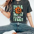Halloween Pumpkin Shirt, Trick Or Treat Smell My Feet Oversized Vintage T-shirt
