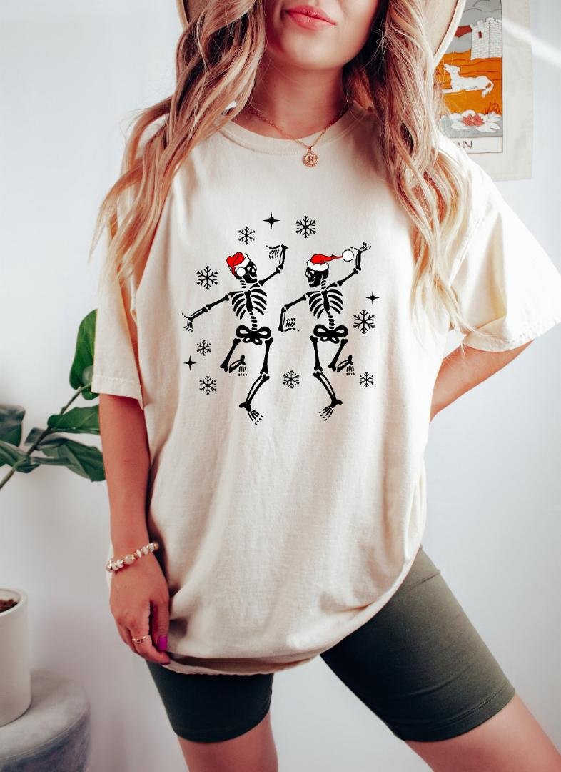 Tee, Skeleton Christmas Oversized Vintage T-Shirt, Dancing Skeleton Tee