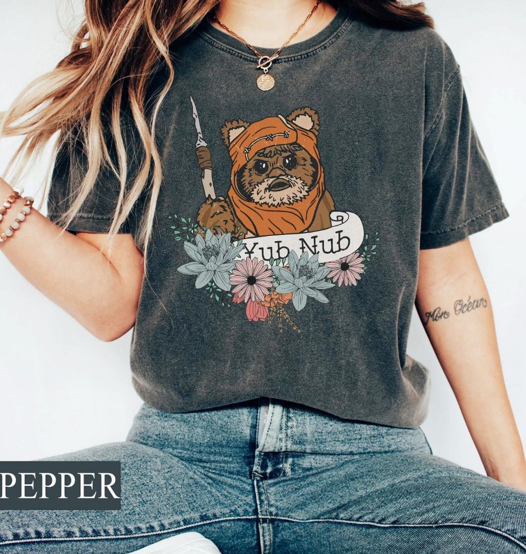 Star Wars, Retro Star Wars Wicket Ewok Endor Yub Nub Floral Tee