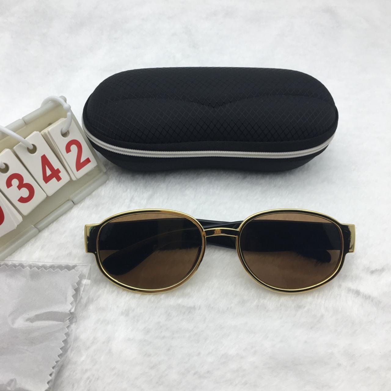 Black Frame Sunglasses Free shipping  -- Oval Lens