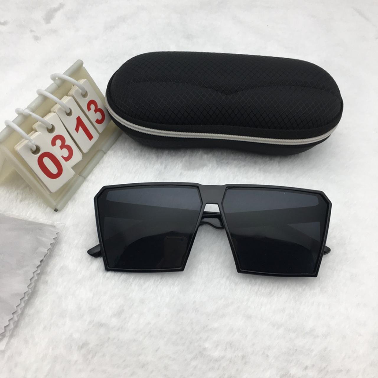 Black Gold Frame Sunglasses -- Square Lens Free shipping 564