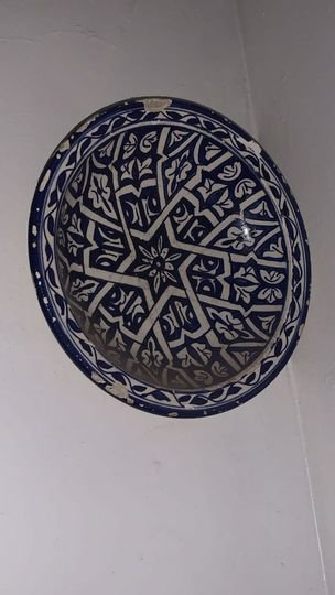 Exquisite Elegance: Unveiling the Intricate Beauty of an Antique Ornate Dish