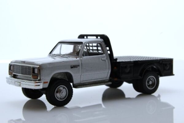 Diecast 1985 Dodge Ram W350 1St Generation Flatbed Dually Truck 1:64 Gray