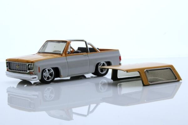 Diecast 1973 Chevy K5 Blazer Square Body Lowered 1:64 Scale Truck White