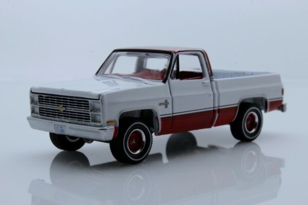 Diecast 1983 Chevy Silverado Square Body Pickup Truck 1:64 Fleetside White