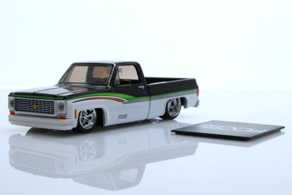 Diecast 1973 Chevy Silverado Lowered Square Body C 10 Pickup Truck 1:64