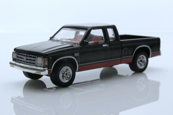 Diecast 1983 Chevy S 10 Durango Maxi Cab Pickup Truck Off Road 1:64 Black