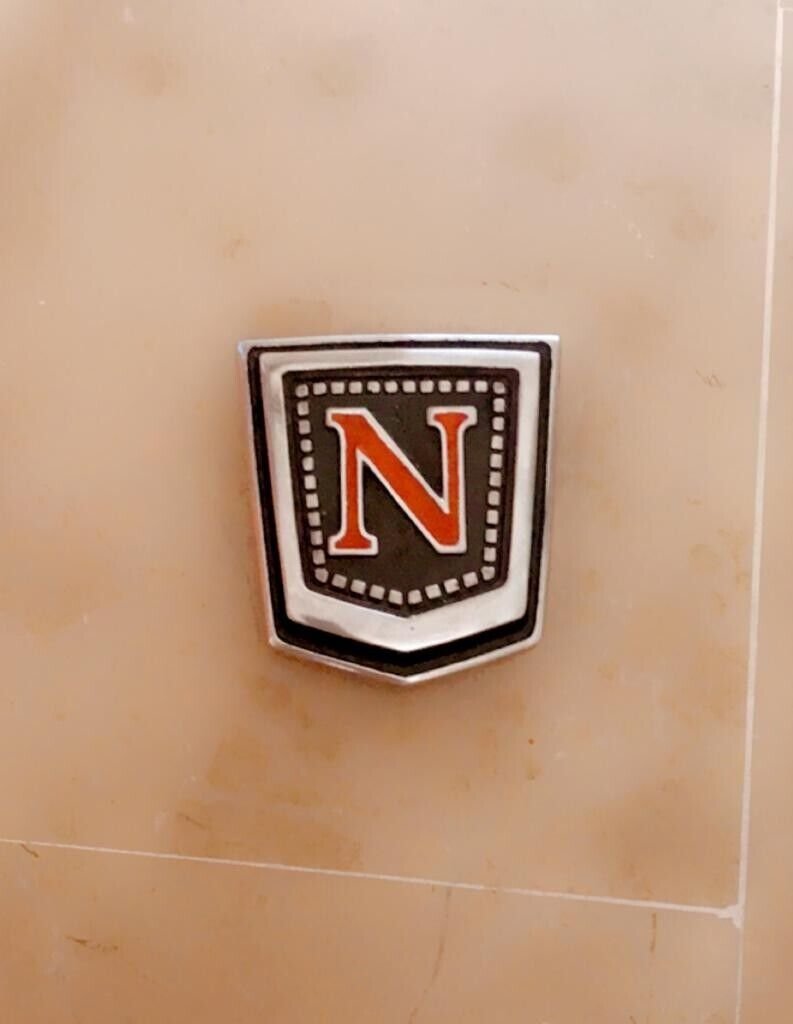 Nissan urvan Front Emblem - Genuine Car Badge