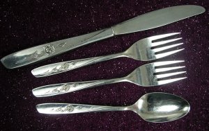 ONEIDA LTD WM A ROGERS SWEET BRIAR SPOON KNIFE & 2 FORKS STAINLESS FLATWARE SILVERWARE