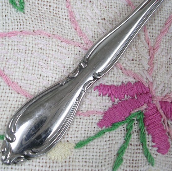 ONEIDA HERITAGE ROYAL YORK STRATHMORE DELUXE ICED DRINK SPOON STAINLESS