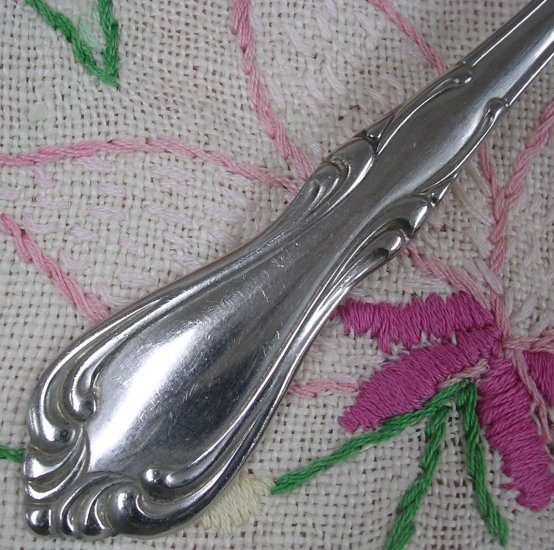 ONEIDA LTD WM A ROGERS SUTTON PLACE SOLID SERVING SPOON STAINLESS