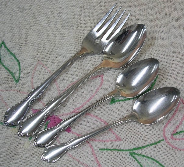 ONEIDA CHATEAU 4pc DELUXE STAINLESS FLATWARE SILVERWARE