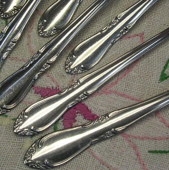 ONEIDA PLANTATION 8pc STAINLESS FLATWARE SILVERWARE