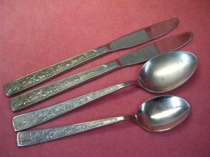 PLUME TEA & PLACE SPOONS & 2 KNIVES STAINLESS STEEL FLATWARE SILVERWARE