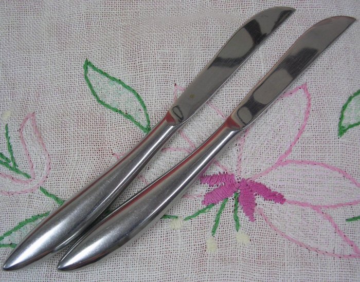 MARQUESA 2 PLACE KNIVES STAINLESS FLATWARE SILVERWARE