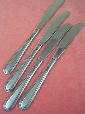 ROGERS Co BEADED ELEGANCE 4 PLACE KNIVES STAINLESS FLATWARE SILVERWARE