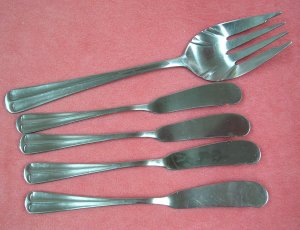INTERNATIONAL GRAN ROYAL SERVING FORK & 4 SPREADERS FLATWARE STAINLESS SILVERWARE