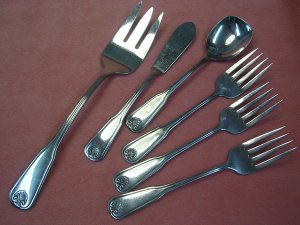 ONEIDA LTD Wm ROGERS DELUXE COLONIAL MOOD FENIMORE SEA CREST 6 STAINLESS FLATWARE SILVERWARE