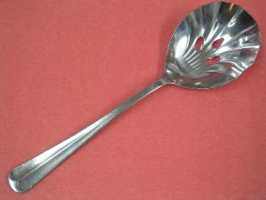 TOWLE STOCKBRIDGE PIERCED CLAM SHELL SERVER  SUPREME STAINLESS FLATWARE SILVERWARE