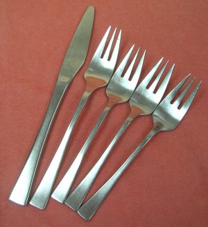 ROGERS Co SWISSE 4FORKS & KNIFE STAINLESS FLATWARE SILVERWARE