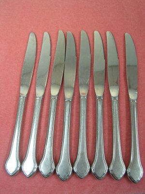 ONEIDA ROGERS SUMMER MIST CASSANDRA LIMELIGHT 8 PLACE KNIVES STAINLESS FLATWARE SILVERWARE