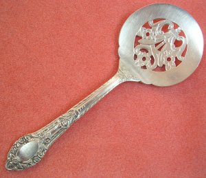 ONEIDA COMMUNITY RENDEZVOUS OLD SOUTH 1938 BONBON SPOON FLATWARE SILVERWARE SILVERPLATE
