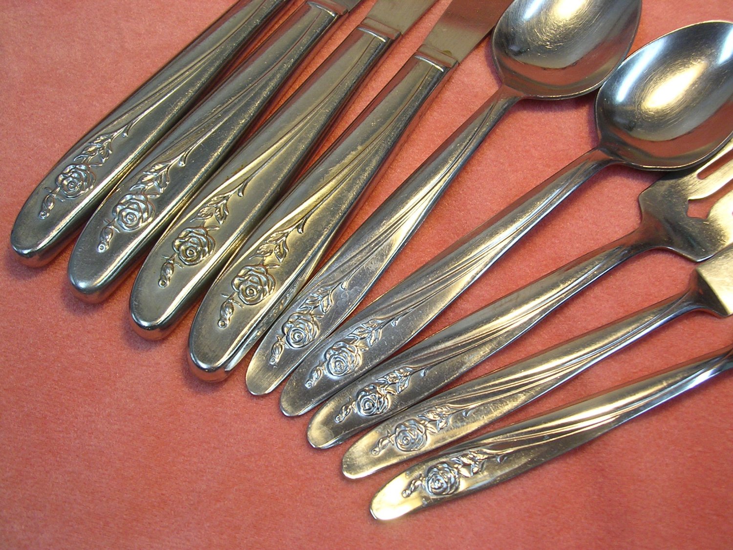 ONEIDA ROSEANNE ROSE PASTEL 9pc CUSTOM STAINLESS FLATWARE SILVERWARE