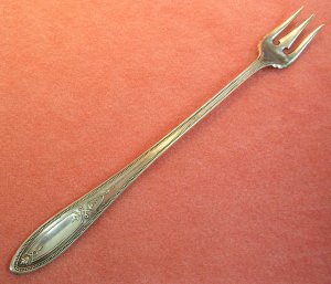 ONEIDA PEERLESS LORAIN 1928 SEAFOOD FORK FLATWARE SILVERWARE SILVERPLATE
