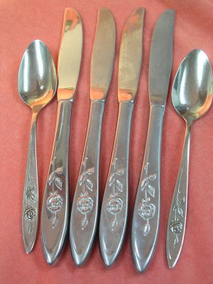 ONEIDA MY ROSE 4 KNIVES & 2 TEASPOONS COMMUNITY STAINLESS FLATWARE SILVERWARE
