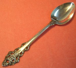 INTERNATIONAL DEEPSILVER ROCHAMBEAU SOLID SERVING SPOON 1976 SILVERWARE FLATWARE