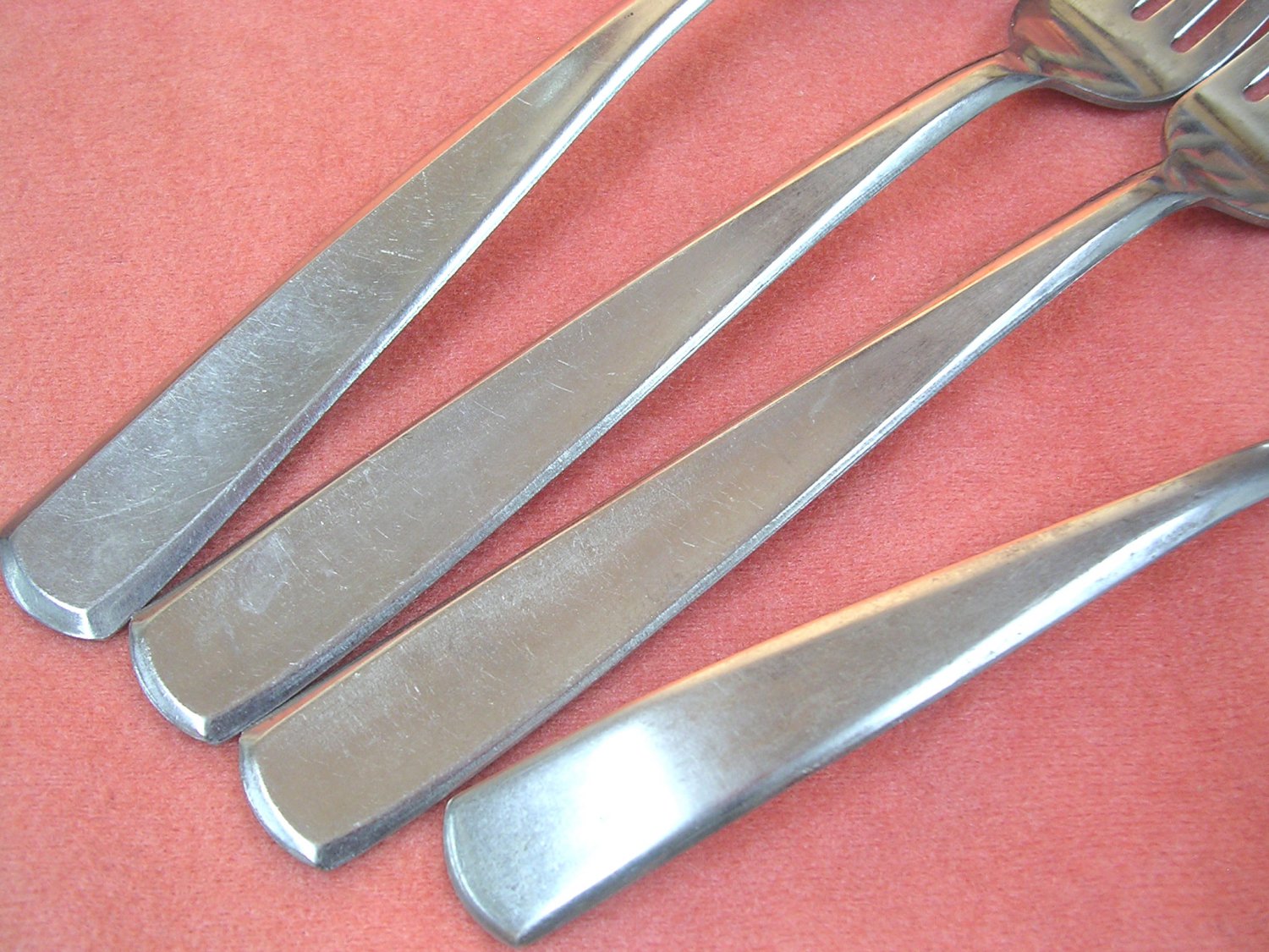 IMPERIAL UNKNOWN PATTERN STAINLESS 4pc FLATWARE SILVERWARE