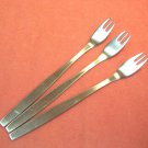 ONEIDA NORTHLAND UNKNOWN 3 SEAFOOD FORKS STAINLESS FLATWARE SILVERWARE