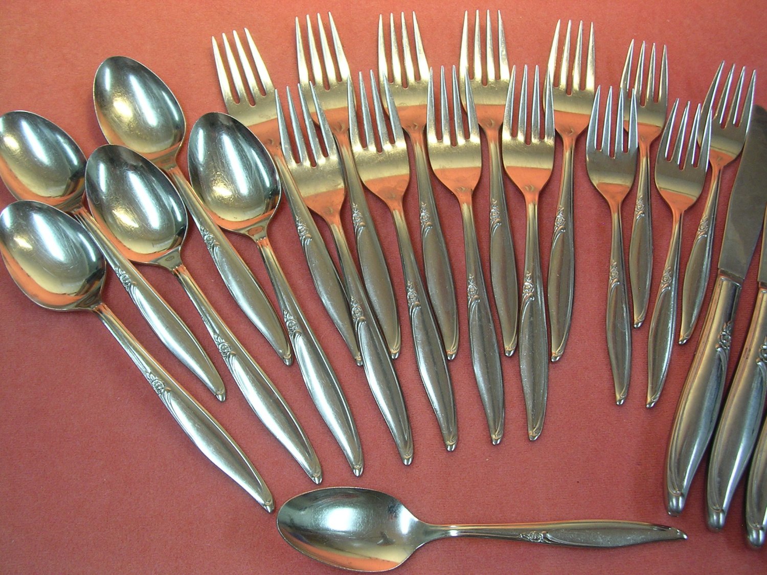 ONEIDA FOREVER ROSE 26pc KENWOOD STAINLESS FLATWARE SILVERWARE